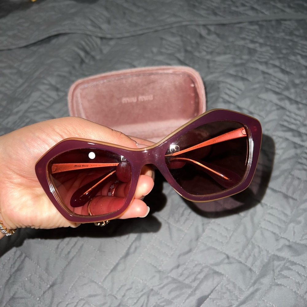 Miu Miu sunglasses and the case - Picture 2 of 6